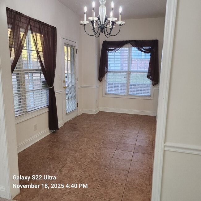 Building Photo - 2560 Rosehill Cir