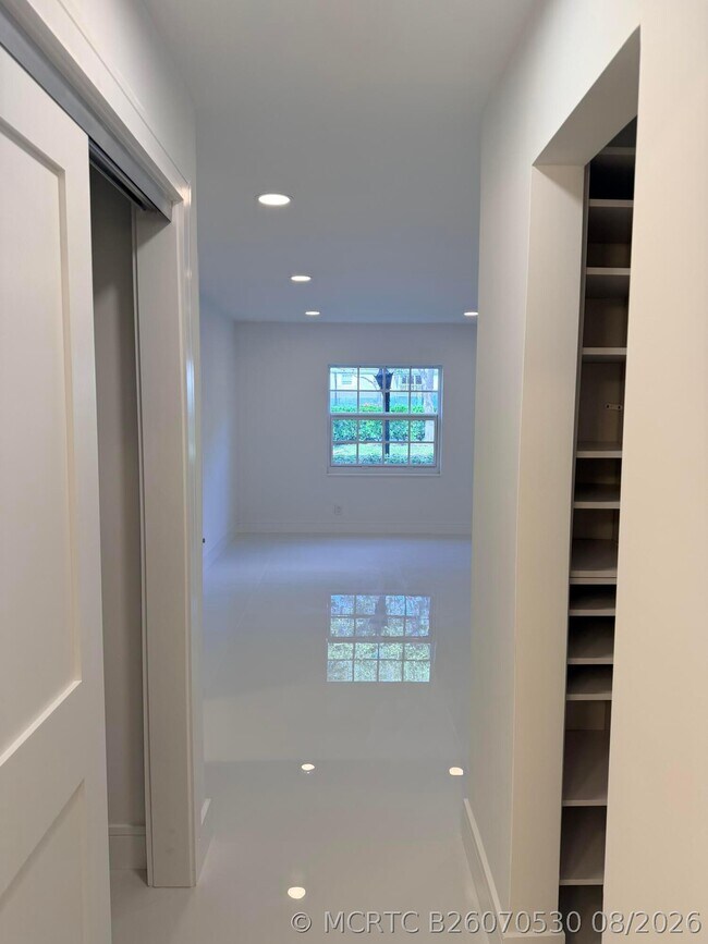 Building Photo - 6439 Bay Club Dr
