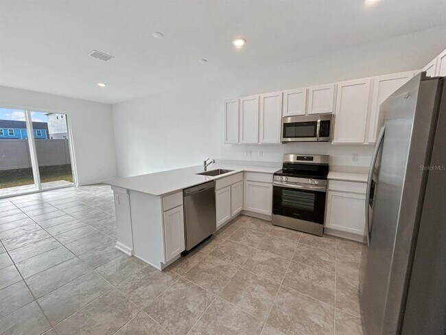 Building Photo - 2426 Skyline Lp