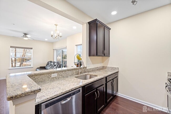 Building Photo - 917 Campbell St