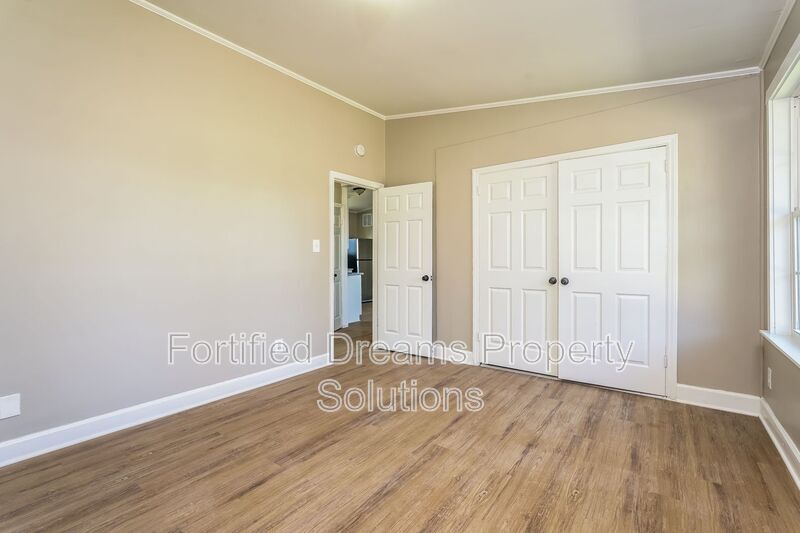 Building Photo - 509 Saunders Pl