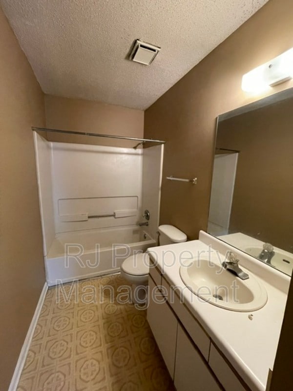 Building Photo - 3609 Mynders Ave