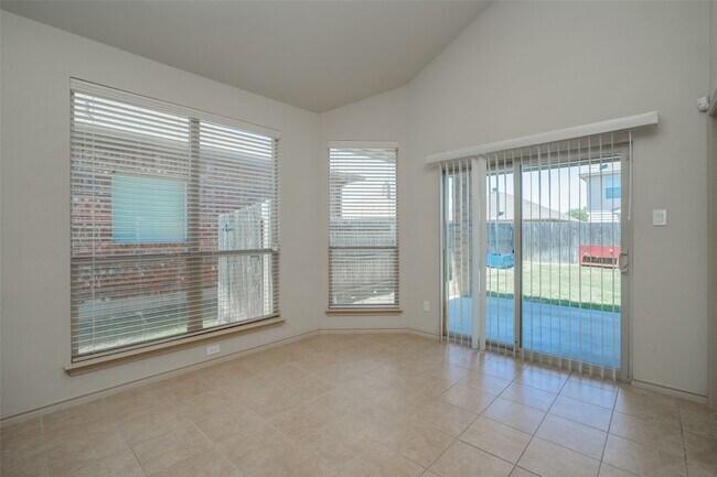 Building Photo - 1437 Castlegar Ln