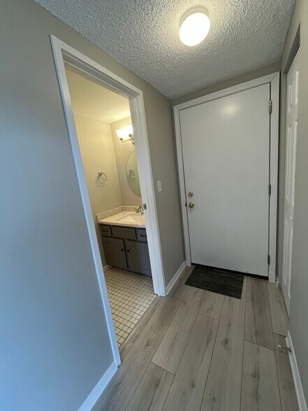 Building Photo - 5 Parkside Ct