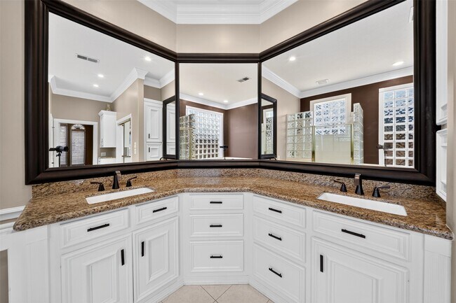 Building Photo - 16410 Emilia Ct
