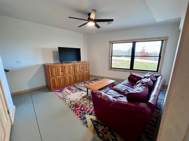 Building Photo - 49 Neal Hill Rd