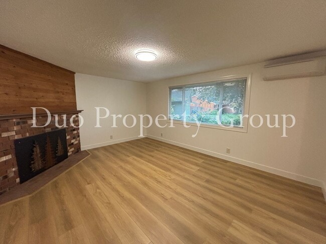 Building Photo - Updated West Eugene Home