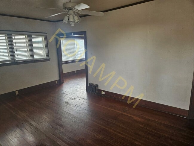 Building Photo - Charming 2-bed 1-bath house