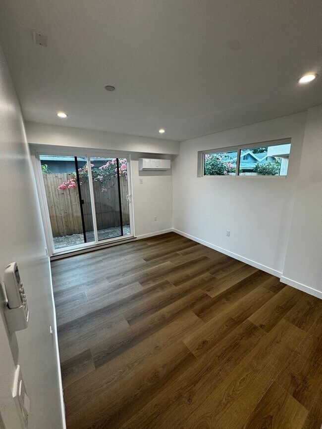 Building Photo - 5506 Barton Ave