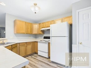 Building Photo - 1/2 First Months Rent!! Bright 2 Bed, 1.5 Bath Townhome in New Cumberland!