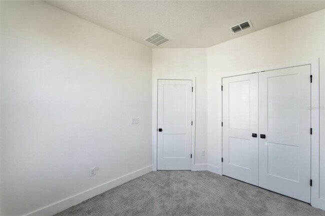 Building Photo - 15058 Grv Lk Dr