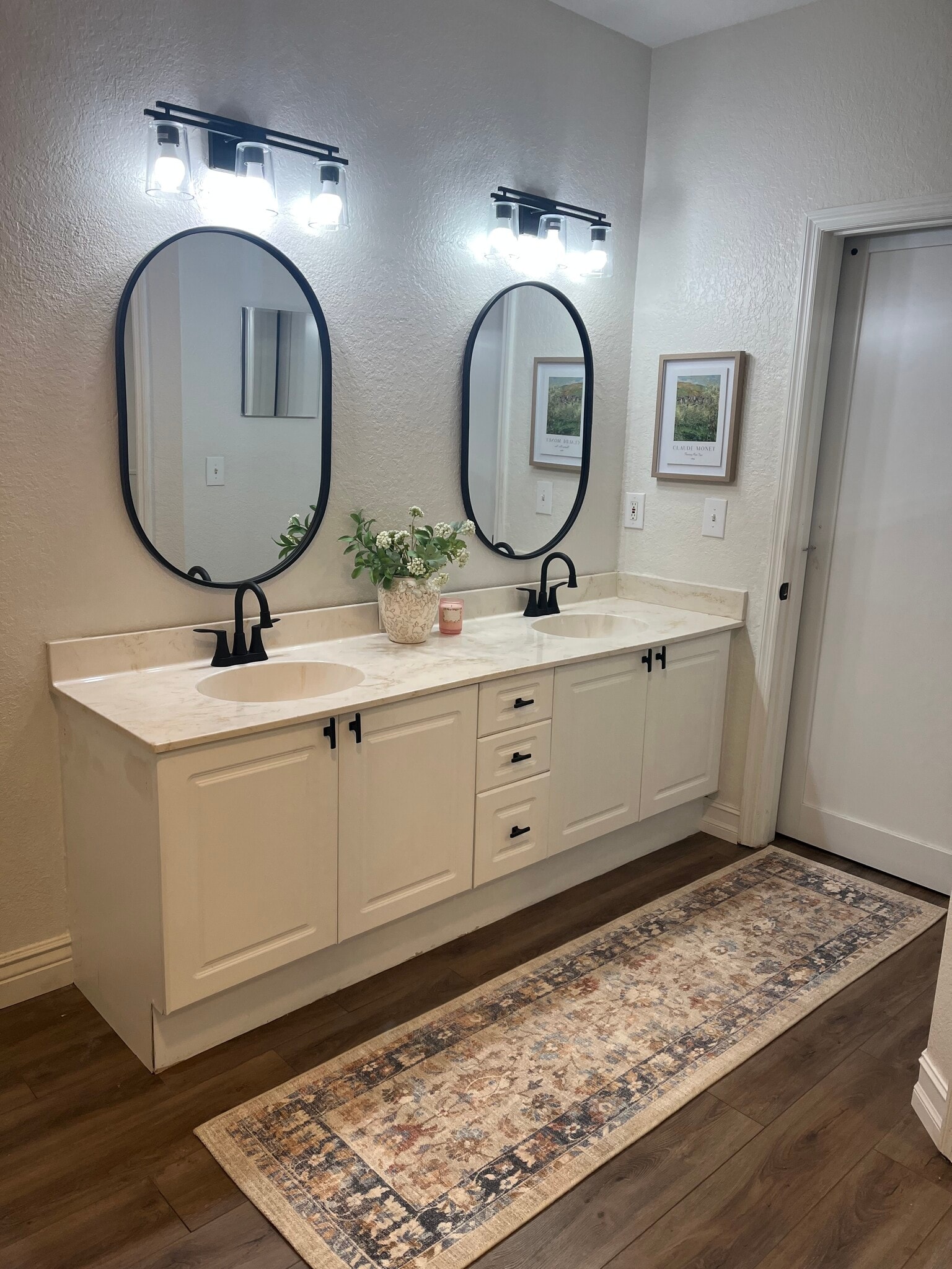Master Bathroom - 2765 Via Cipriani St