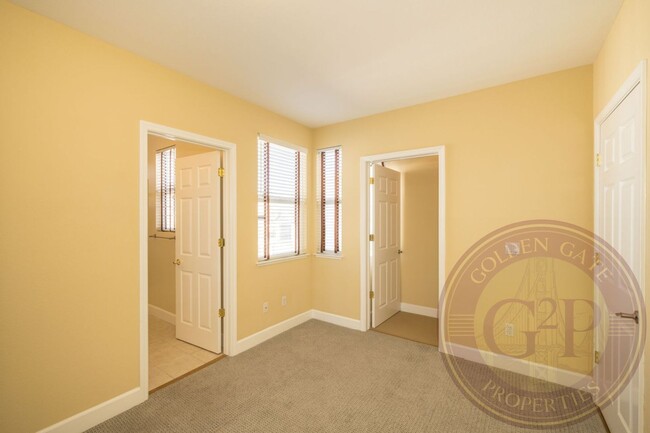 Building Photo - Sunset - 3 BR, 3.5 BA Townhouse 2,225 Sq. ...