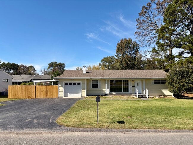 Primary Photo - 1057 Blanton Dr