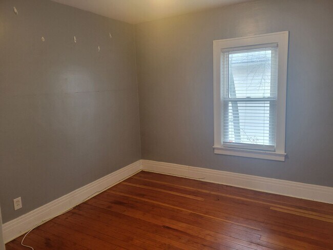 Building Photo - 126 Flanders St