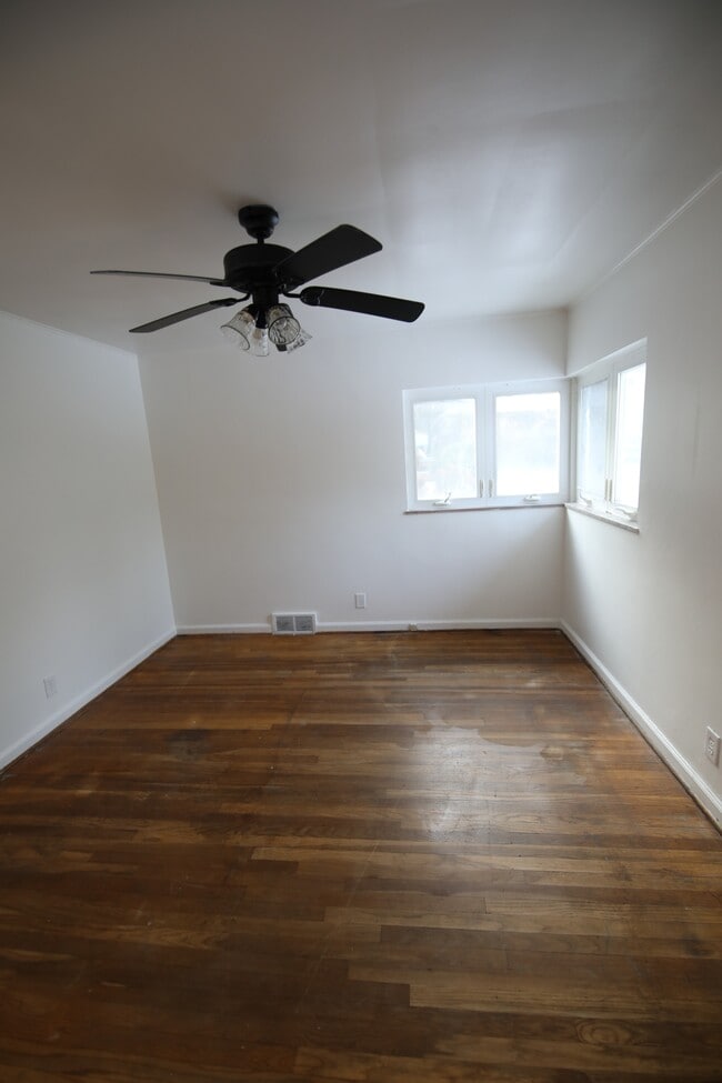 Building Photo - 3191 E Broad St