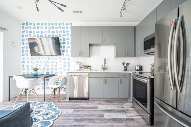 Building Photo - 542 Boulevard NE