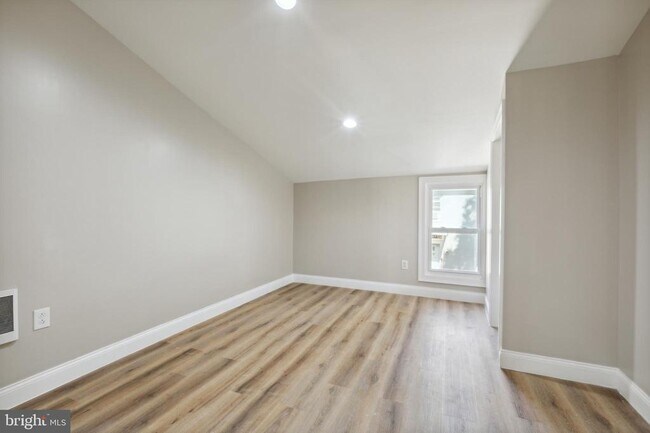 Building Photo - 614 Minor St