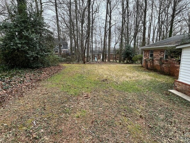 Building Photo - Caroline St. - 3BR / 2BA