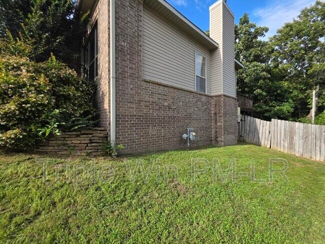 Building Photo - 1901 Hidden Creek Dr