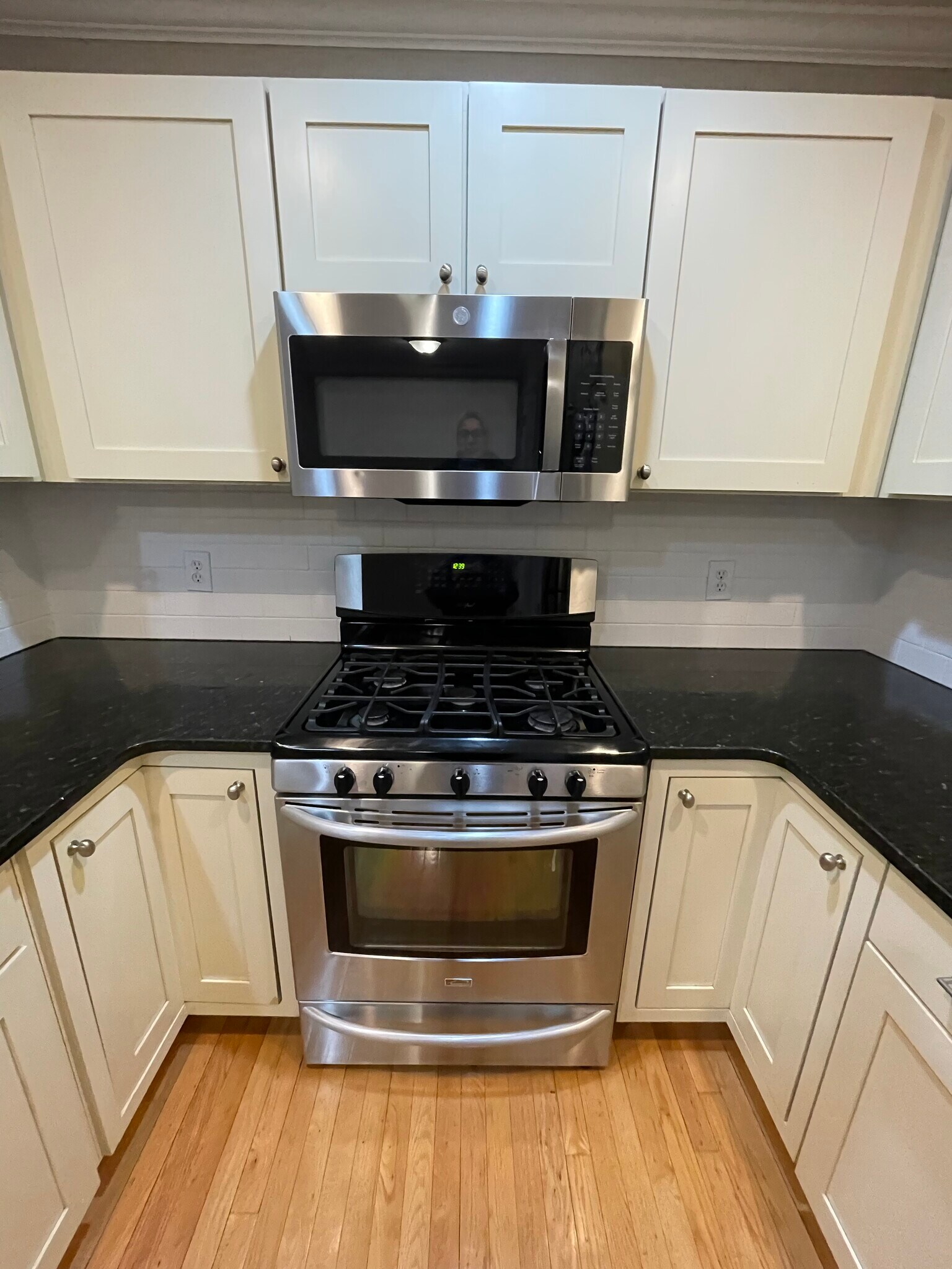 Building Photo - 10 Crowninshield St