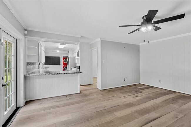 Building Photo - 5019 Oak Forest Dr