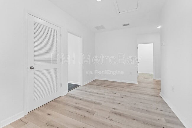 Building Photo - 105 Lacewing Pl