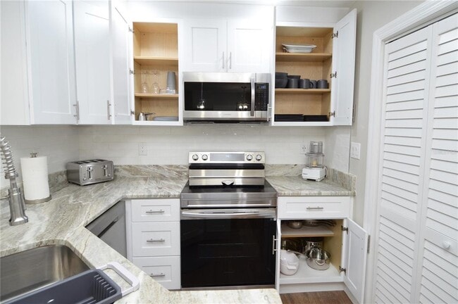 Building Photo - 8613 Mallard Reserve Dr