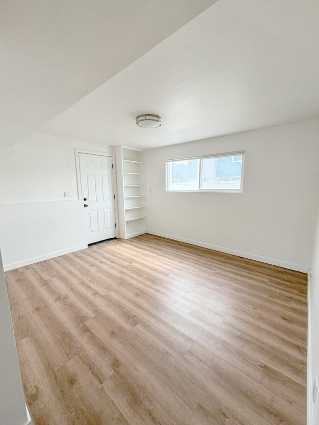 Building Photo - 1108 500 N