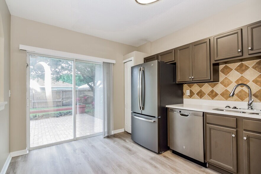 Building Photo - 758 Star Pointe Dr