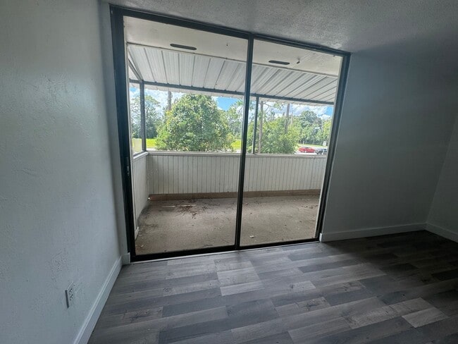 Building Photo - Spacious 3-Bedroom, 2.5-Bathroom Condo – P...
