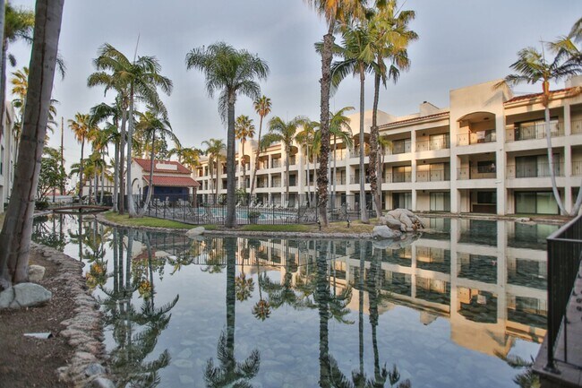 Building Photo - Los Caballeros #641