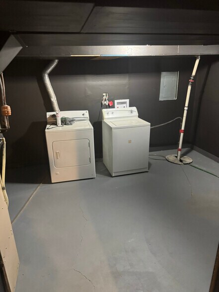 Building Photo - 1 Pequot St