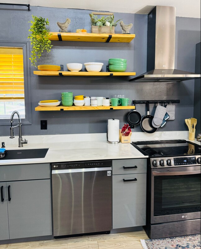 Building Photo - 24 E Winding Hill Rd