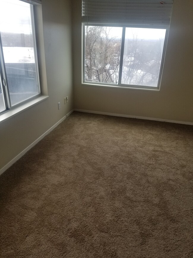 Building Photo - Great Condo near U of U! Washer/Dryer incl...