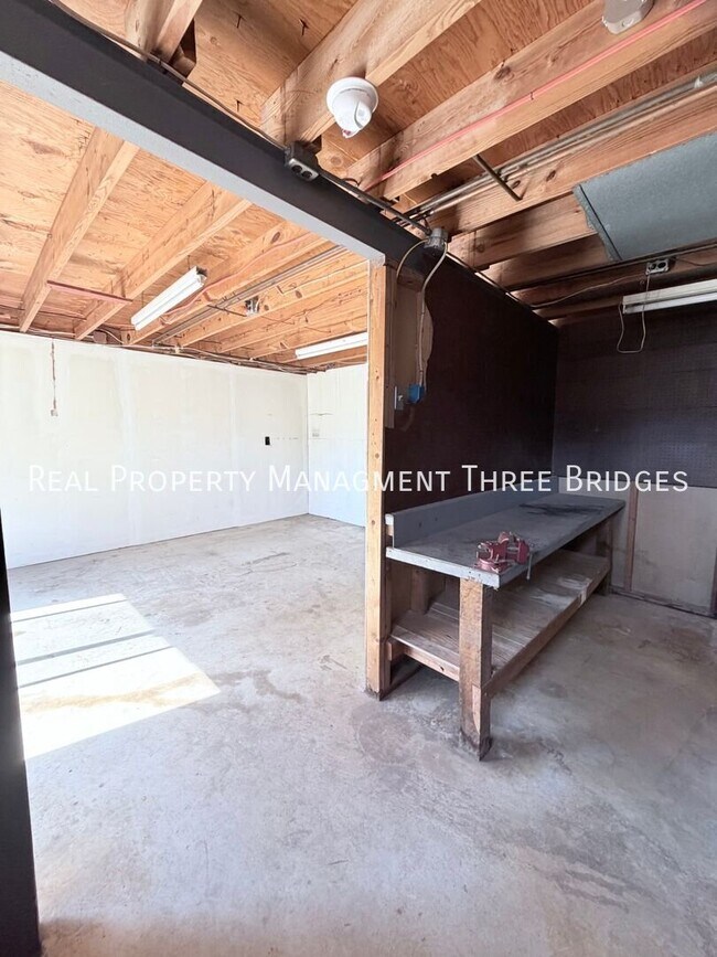 Building Photo - 5247 Ville Anita Ct