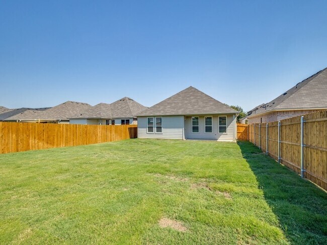 Building Photo - 2704 Donella Dr