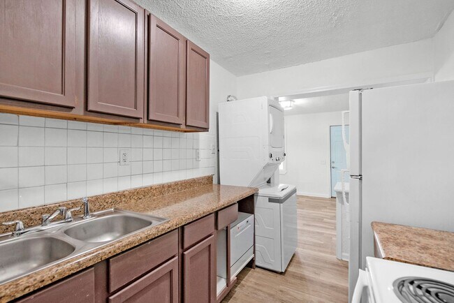 Building Photo - 2101 W Romana St