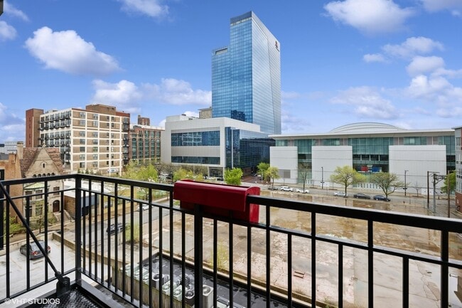 Building Photo - 221 E Cullerton St