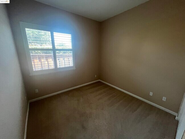 Building Photo - 613 Kenwood Dr