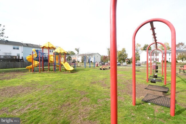 Building Photo - 8635 Union Pl