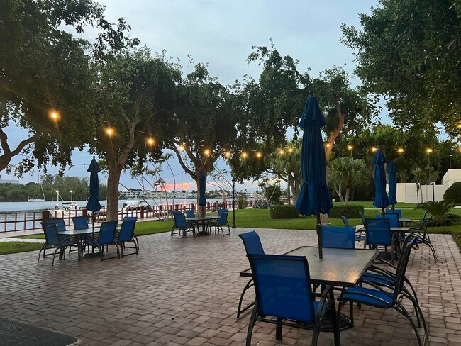 Building Photo - 2121 N Ocean Blvd