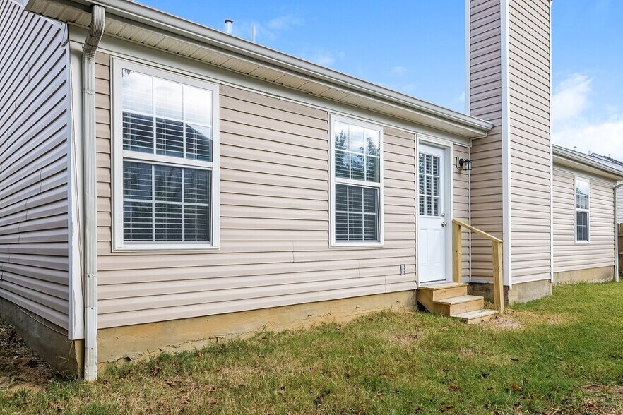 Building Photo - 1008 Tom Hailey Blvd