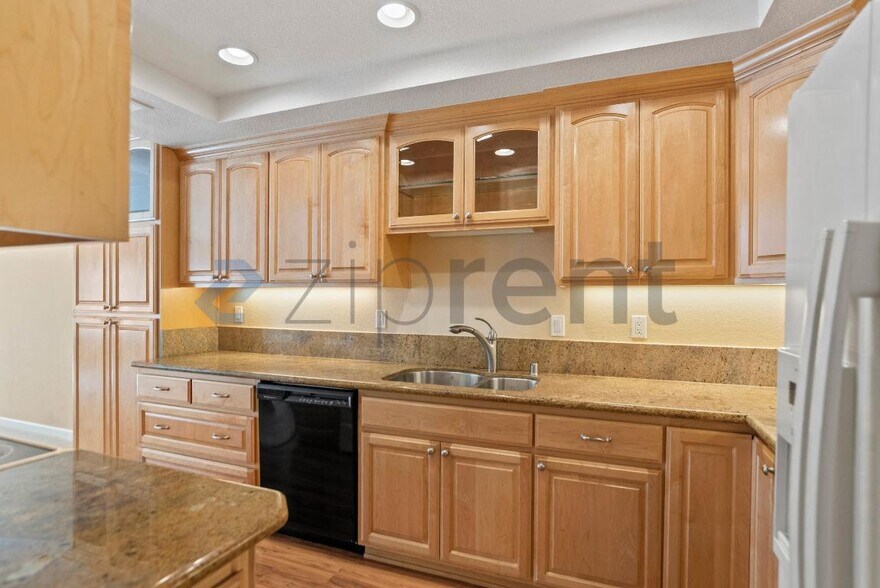 Building Photo - 6 Sandpebble Ct