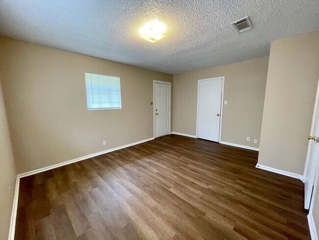 Building Photo - 2821 Pearl Ave