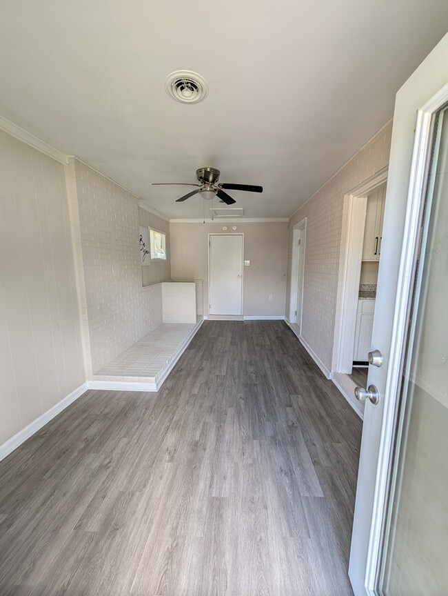 Building Photo - 120 Jenness Ln