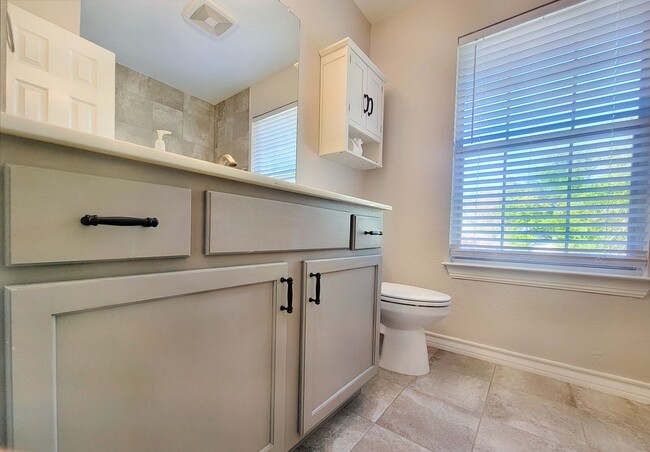 Building Photo - Beautiful Single Family - 4/BR 2.5/BA