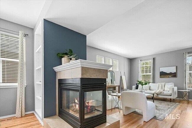 Building Photo - Charming 3 bedroom 2.5 bathroom in Desirable Area!