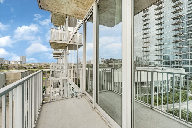 Building Photo - 5925 Almeda Rd