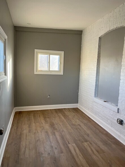 Building Photo - 1451 N Massasoit Ave